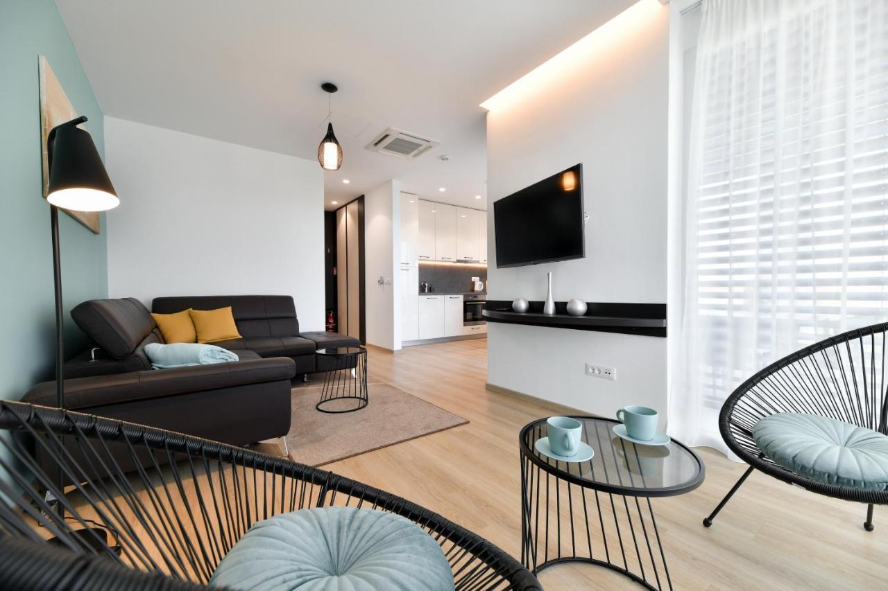 Crowonder Apartments & Rooms Oaza With Heated Swimming Pool And Sauna Turanj Exterior photo