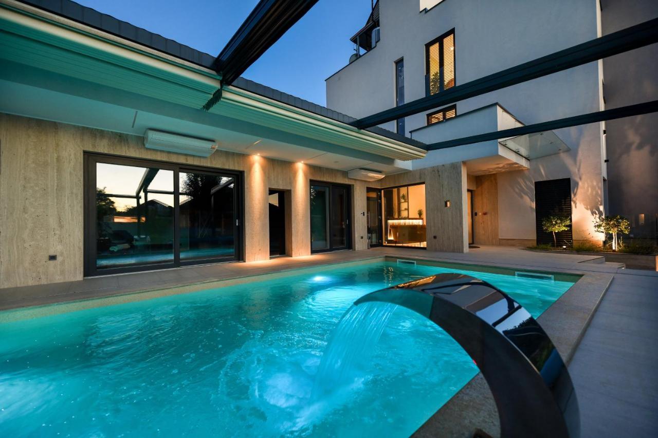 Crowonder Apartments & Rooms Oaza With Heated Swimming Pool And Sauna Turanj Exterior photo