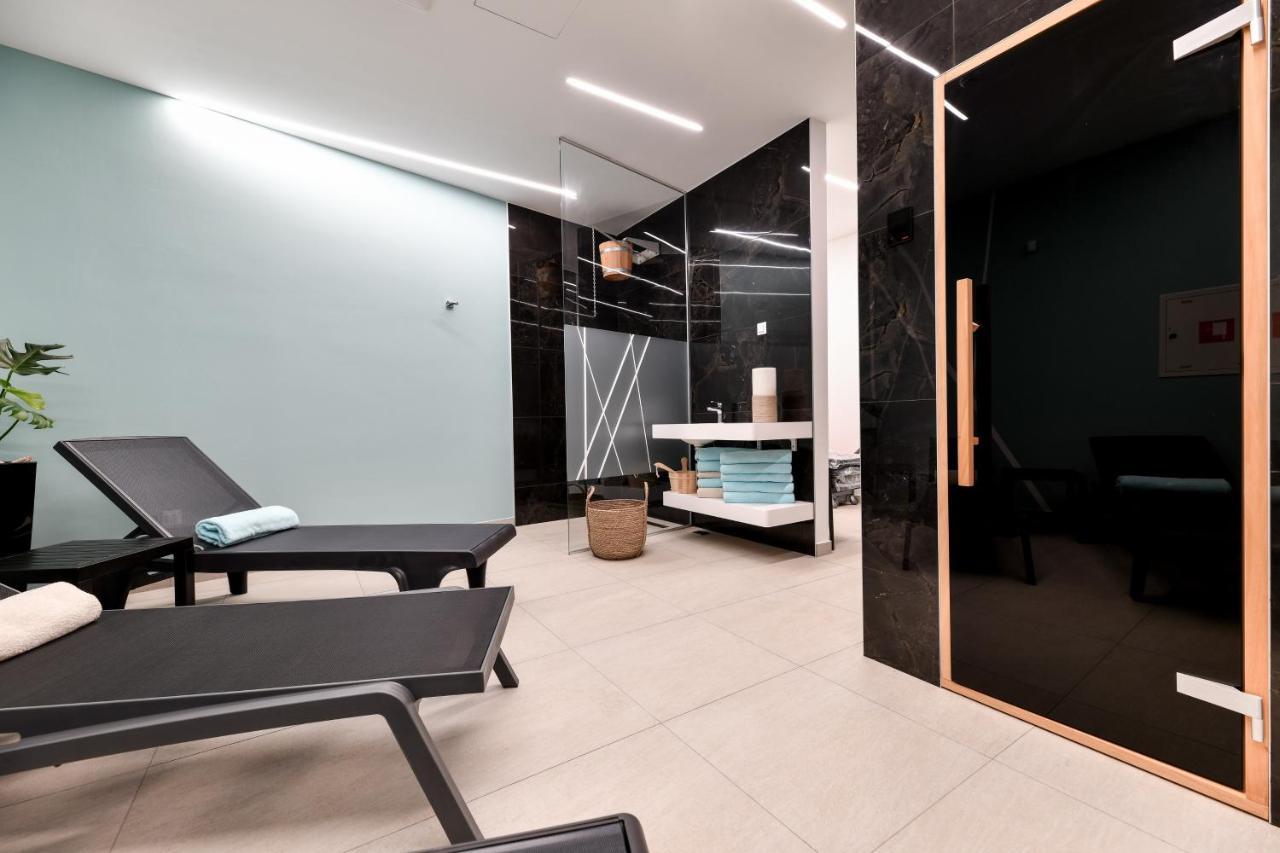 Crowonder Apartments & Rooms Oaza With Heated Swimming Pool And Sauna Turanj Exterior photo