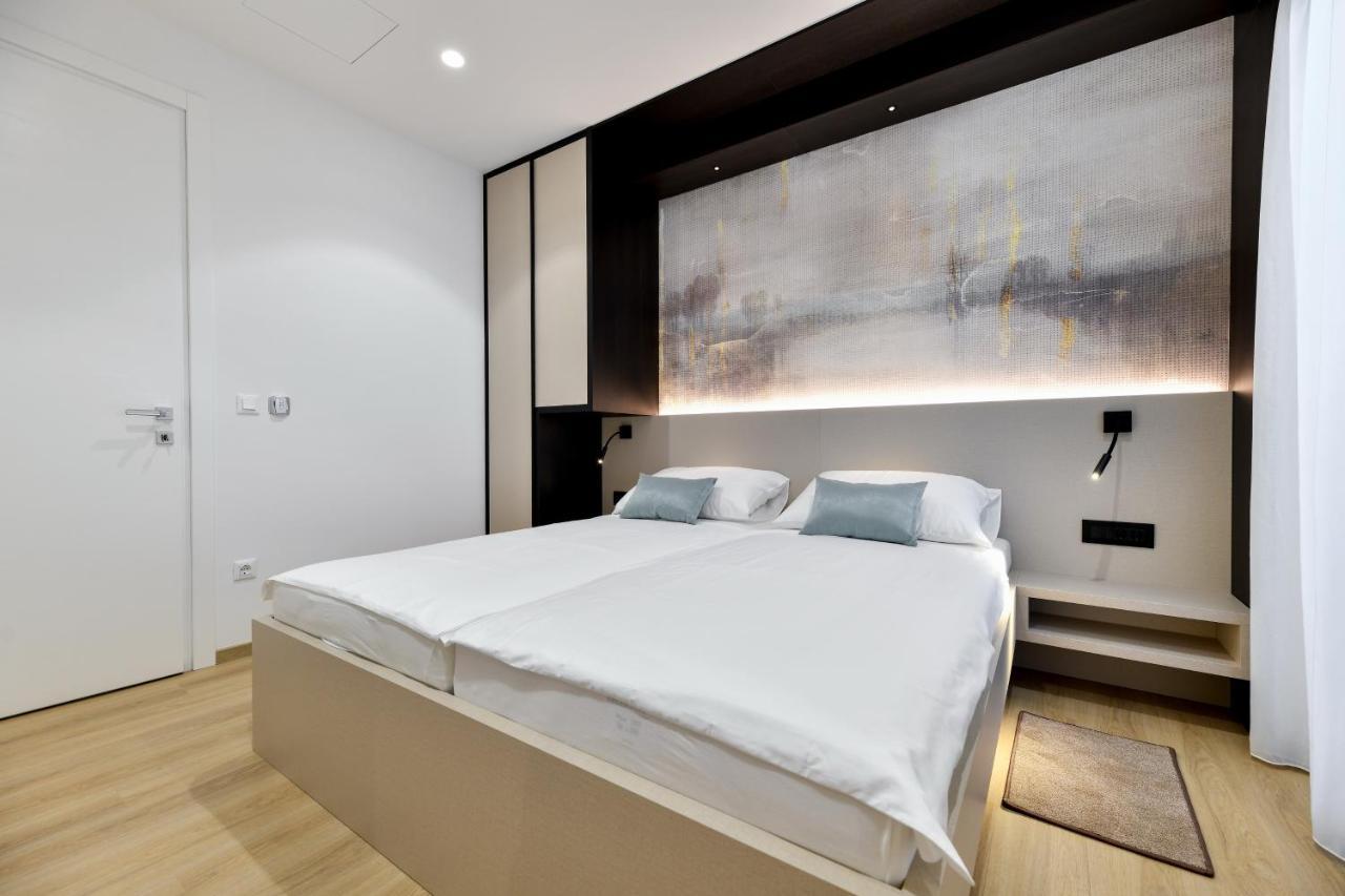 Crowonder Apartments & Rooms Oaza With Heated Swimming Pool And Sauna Turanj Exterior photo