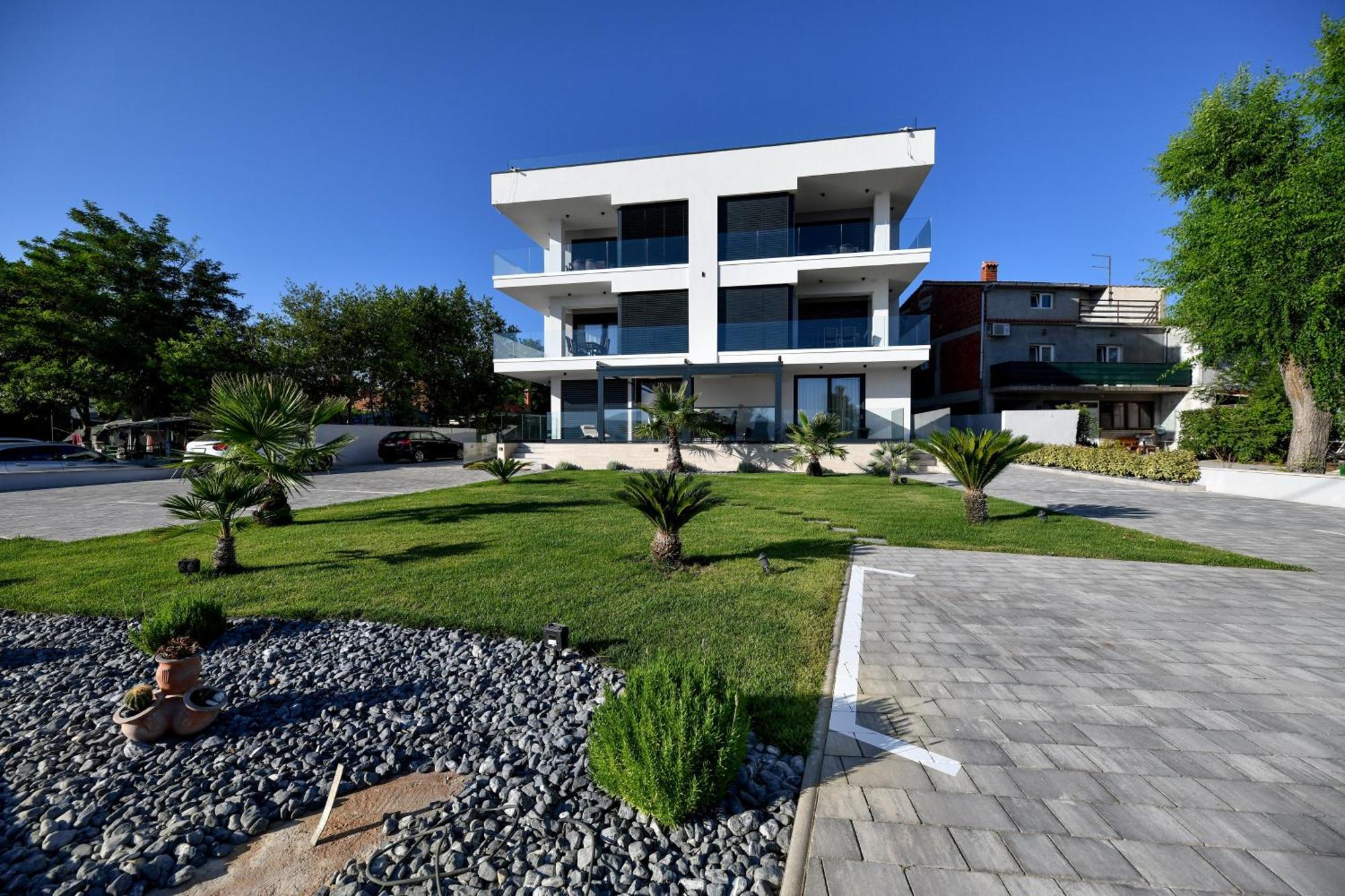 Crowonder Apartments & Rooms Oaza With Heated Swimming Pool And Sauna Turanj Exterior photo